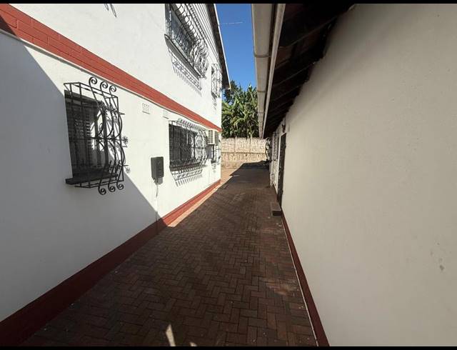 4 BEDROOM HOUSE FOR SALE IN UMHLATUZANA